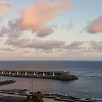 Con Piscina Playa Roja, 公寓