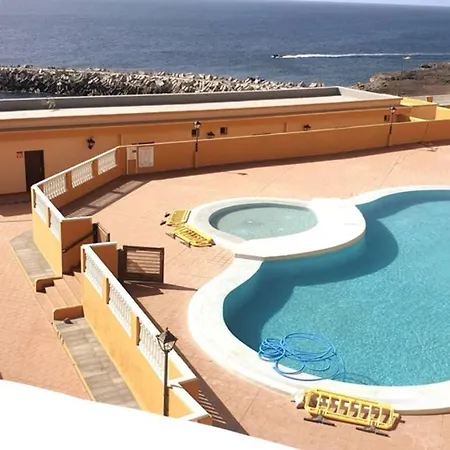 Con Piscina Playa Roja, Apartment *
